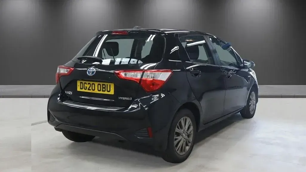 Used Toyota Yaris 100 HP (73 kW) 2020 Black Hatchback