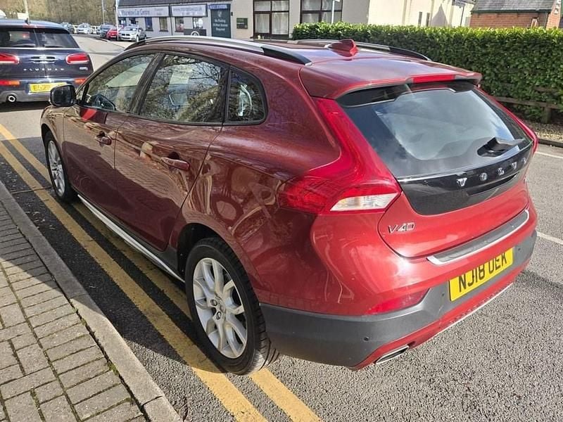 Used Volvo V40 Pro 120 HP (88 kW) 2018 Red Hatchback