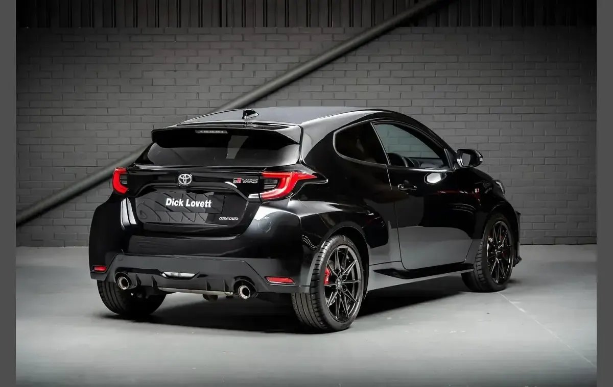Używany Toyota Yaris 257 KM (189 kW) 2022 Czarny Hatchback