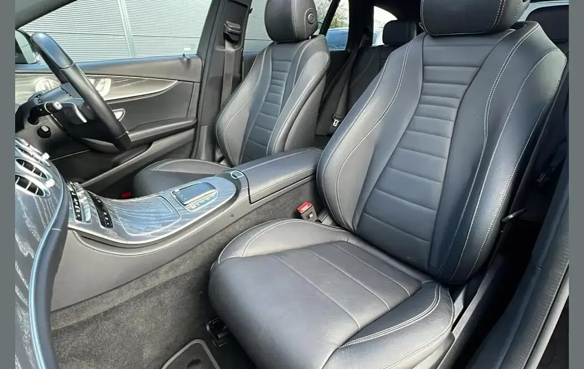 Begagnad Mercedes E400 AMG line 325 HK (239 kW) 2023 Svart Kombi