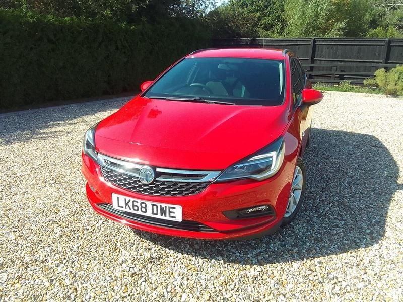 Used Vauxhall Astra Design Edition 110 HP (80 kW) 2018 Red Estate