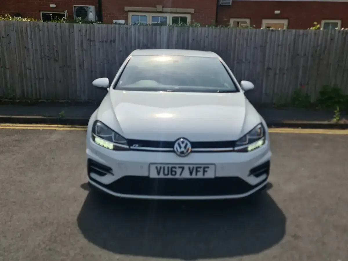 Used VW Golf VII R-line 150 HP (110 kW) 2017 White Hatchback