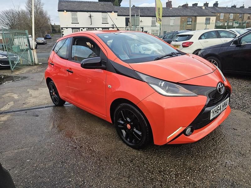 Begagnad Toyota Aygo X-cite 2014 Orange Halvkombi