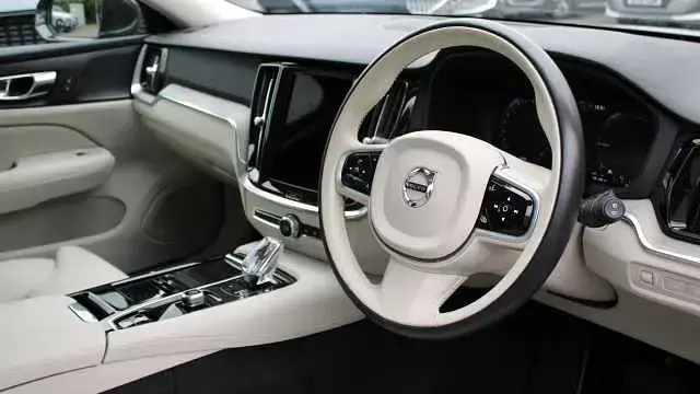 Used Volvo V60 Inscription 350 HP (257 kW) 2022 Estate