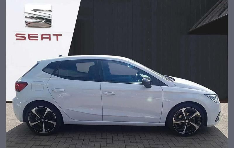 Used Seat Ibiza FR Sport 113 HP (83 kW) 2024 White Hatchback