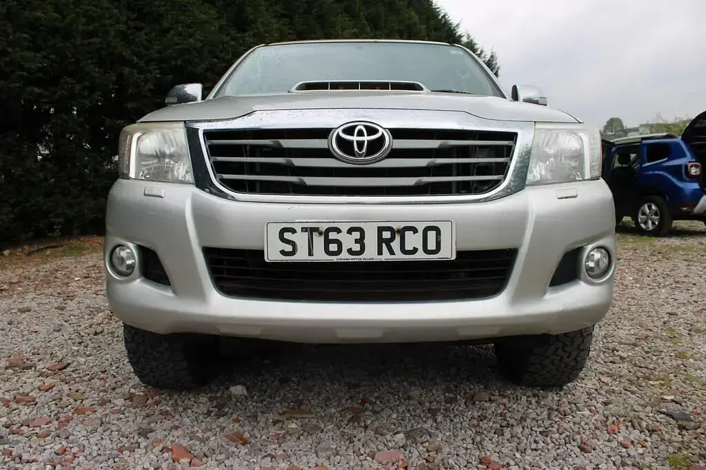 Used Toyota HiLux 171 HP (125 kW) 2014 Silver Pickup