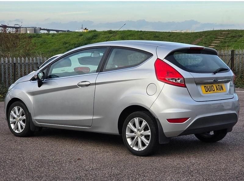 Silver Used 2010 Ford Fiesta Zetec Hatchback | £2,599 (Good price) - Image 1/4