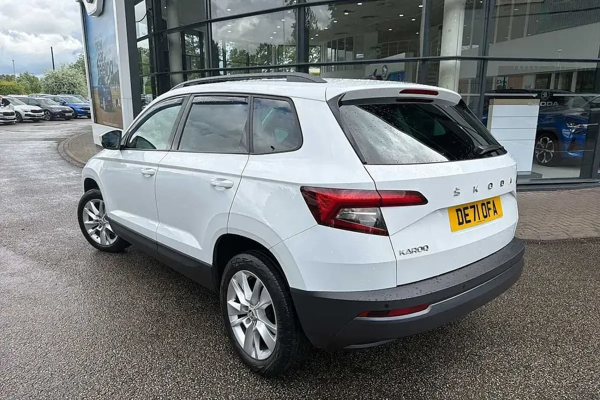 Used Skoda Karoq SE Technology 150 HP (110 kW) 2021 White SUV
