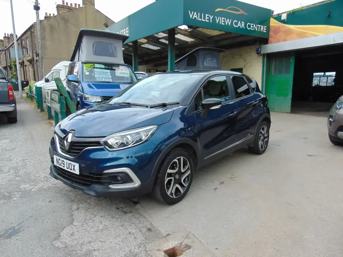Used Renault Captur Iconic 90 HP (66 kW) 2019 Blue SUV