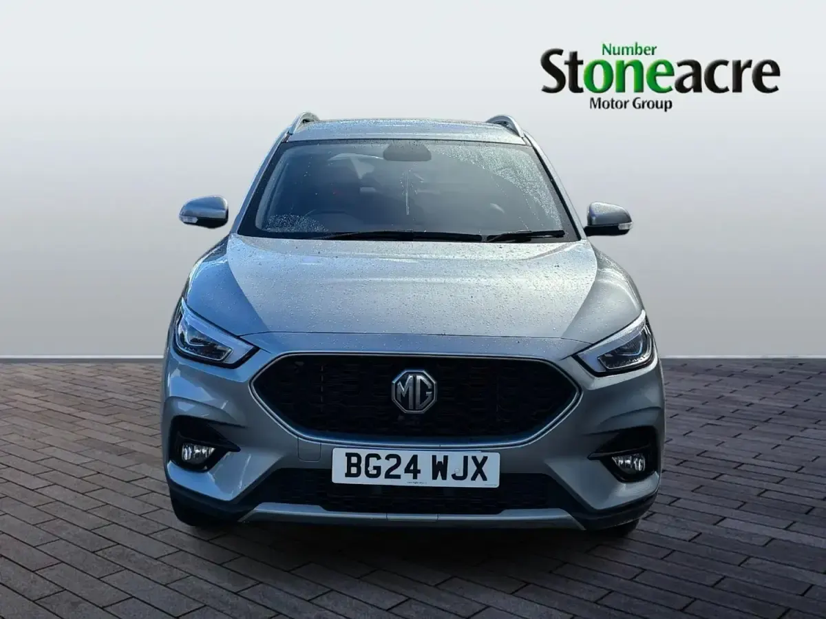 Usado MG ZS Exclusive 106 HP (77 kW) 2024 Prateado SUV