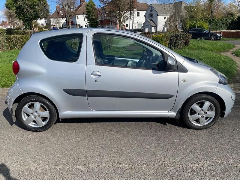 Used Toyota Aygo Sport 67 HP (49 kW) 2006 Silver Hatchback