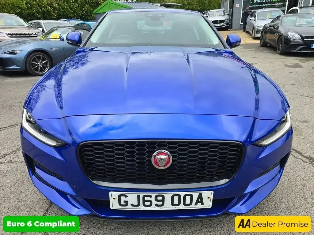 Używany Jaguar XE SE 180 KM (132 kW) 2019 Niebieski Sedan/Limuzyna