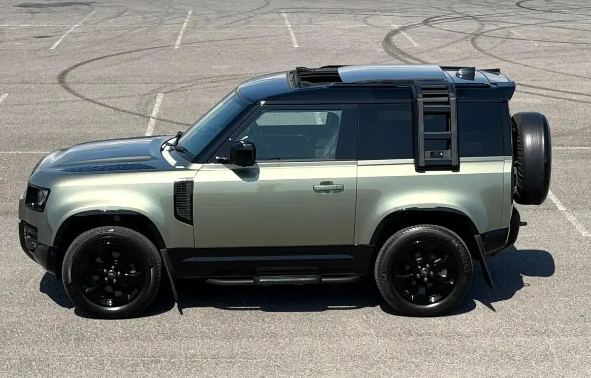Używany Land Rover Defender HSE Dynamic 2023 Zielony SUV