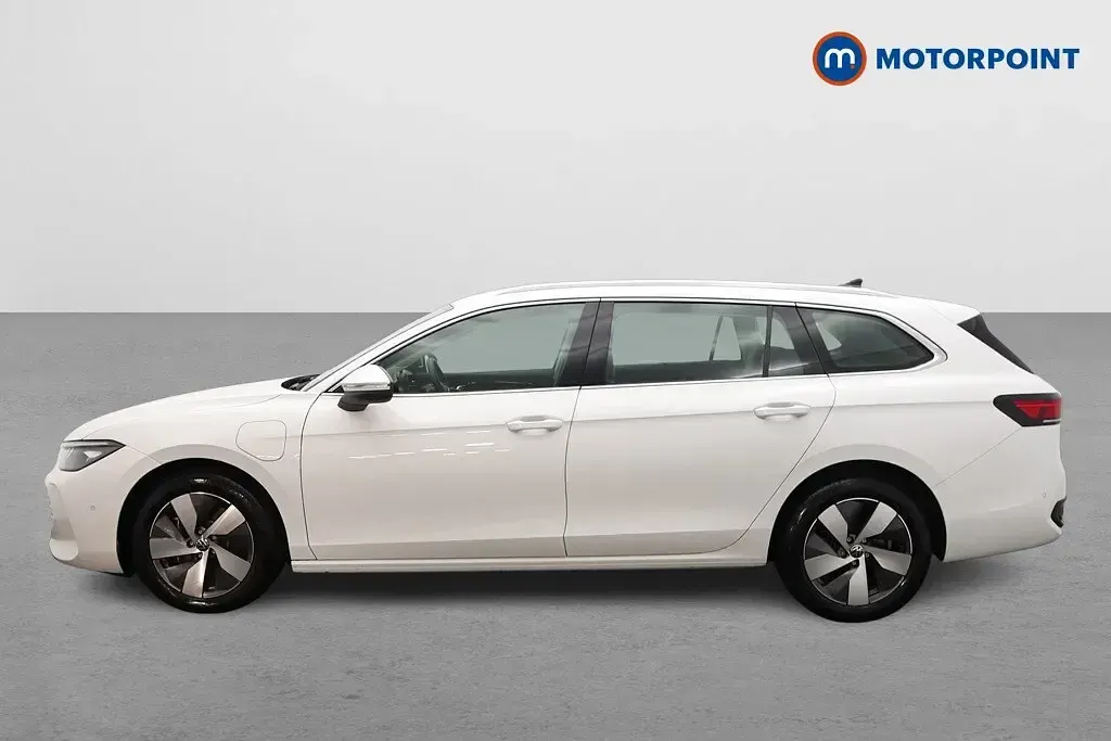 Used VW Passat Life 204 HP (150 kW) 2025 White Estate