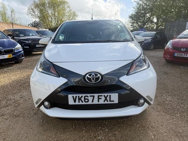 Used Toyota Aygo x-style 68 HP (50 kW) 2017 White Hatchback