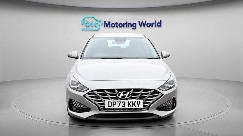 Used Hyundai i30 SE 120 HP (88 kW) 2023 Silver Hatchback