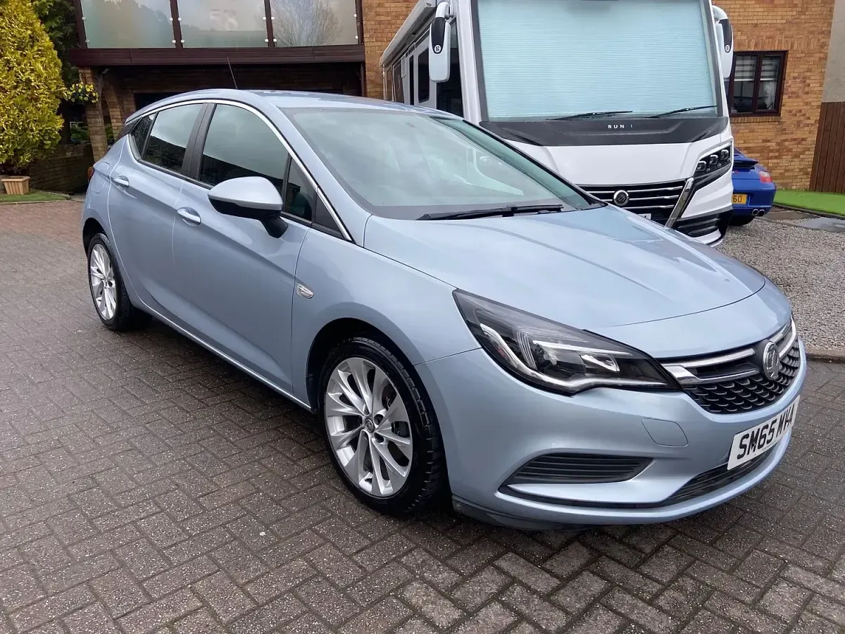 Used Vauxhall Astra 125 HP (91 kW) 2015 Silver Hatchback