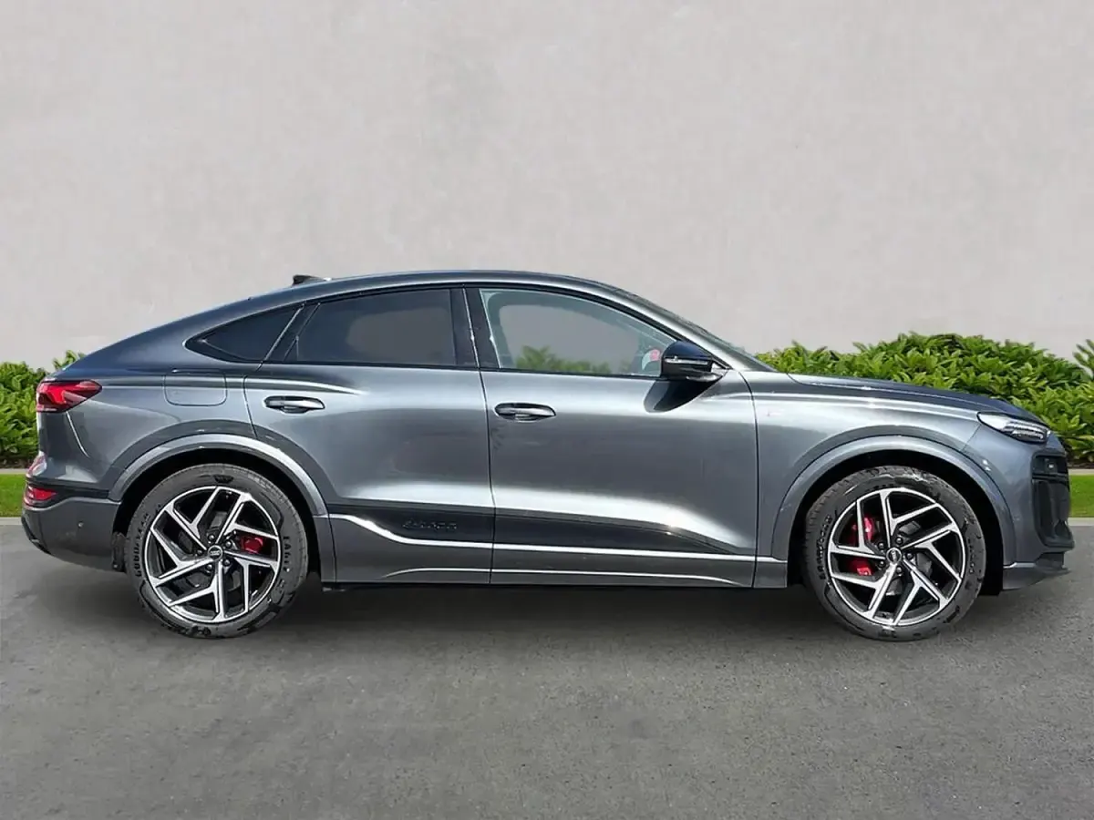 Begagnad Audi e-tron Premium 284 kW (387 HK) 2026 Grå SUV