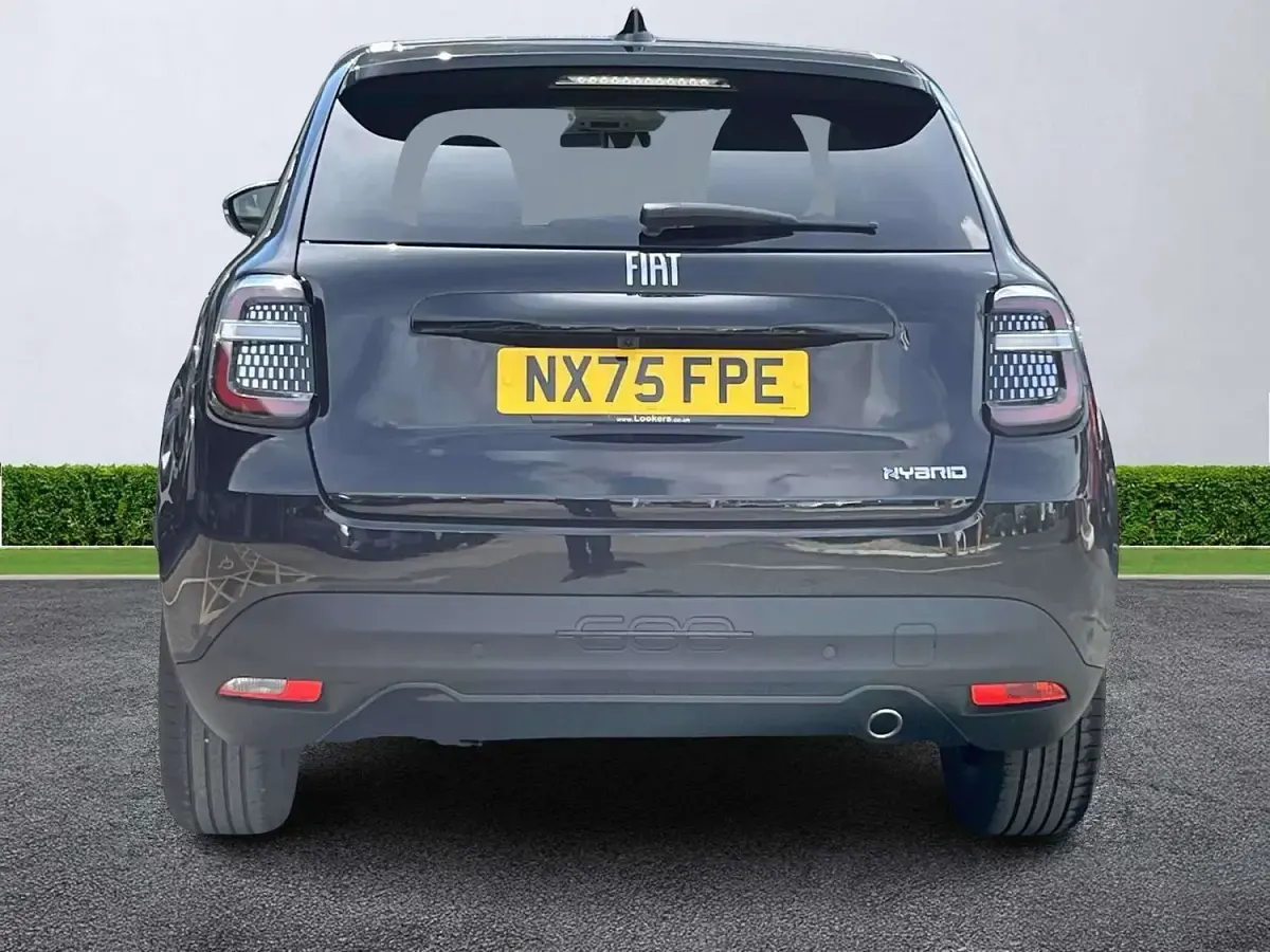Used Fiat 600 La Prima 100 HP (73 kW) 2026 Black SUV