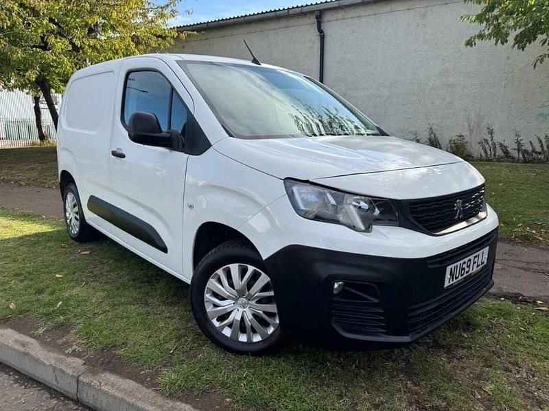 White Used 2019 Peugeot Partner MPV | £7,495 (Fair price) - Image 1/4