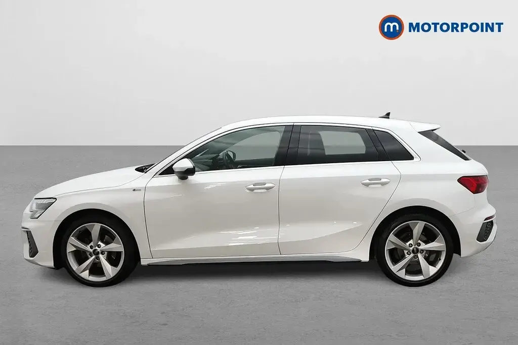 Begagnad Audi A3 S-Line 2024 Vit Halvkombi