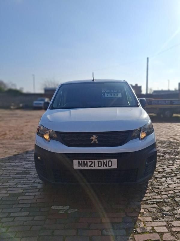 Used Peugeot Partner 131 HP (96 kW) 2021 White MPV