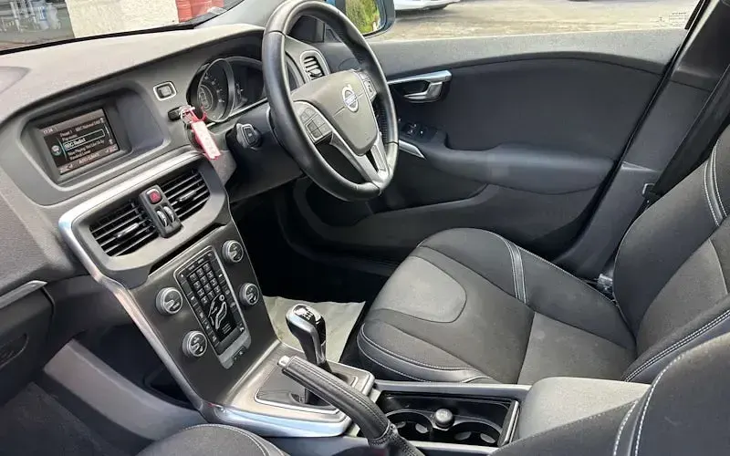 Begagnad Volvo V40 SE 120 HK (88 kW) 2015 Blå Halvkombi