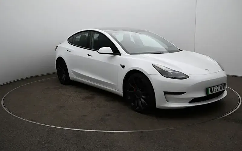 Używany Tesla Model 3 Performance 461 kW (627 KM) 2022 Biały Sedan/Limuzyna