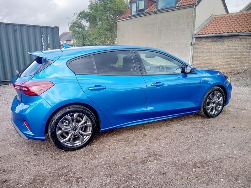 Used Ford Focus ST-Line 125 HP (91 kW) 2024 Blue Hatchback