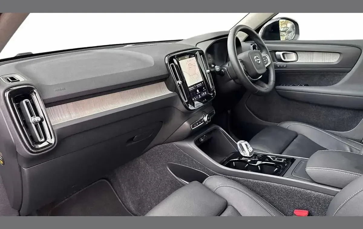 Used Volvo XC40 Ultra 161 HP (118 kW) 2025 Silver SUV