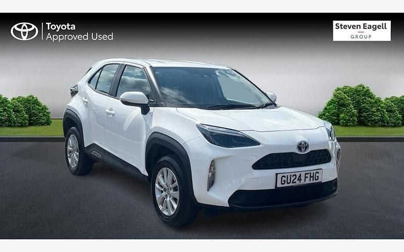 Used 2025 Toyota Yaris Hybrid Estate | £21,866 (Good price) - Image 1/4