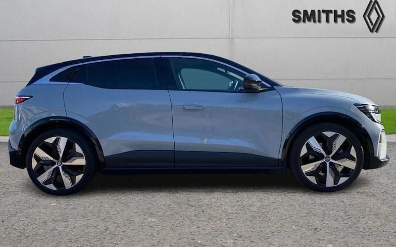 Used Renault Megane E-Tech Komfort 160 kW (218 HP) 2024 Ceramic grey/diamond black  Hatchback