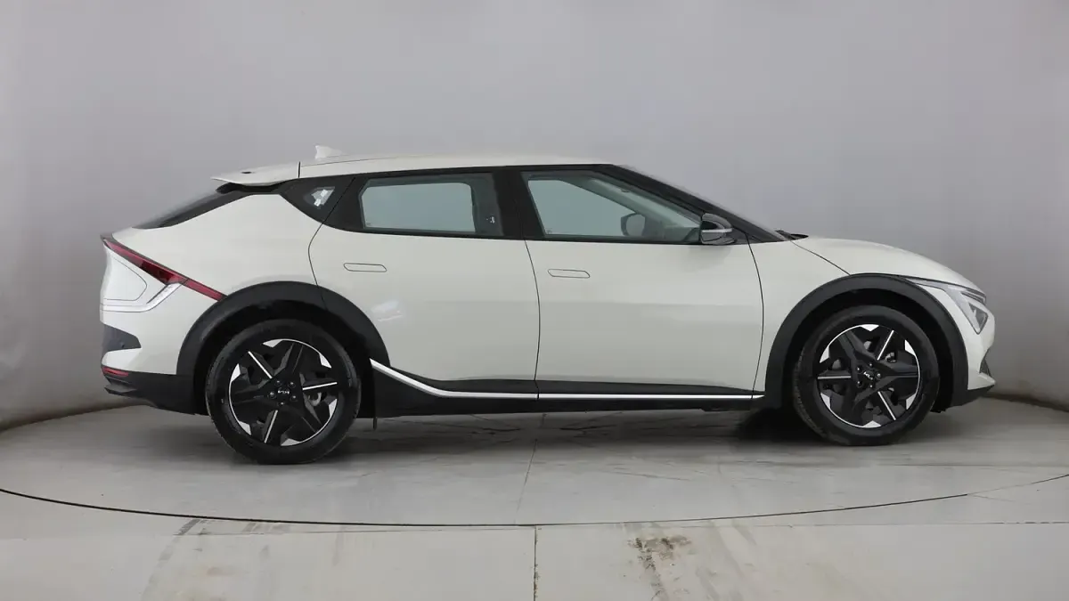 Used Kia EV6 125 kW (170 HP) 2025 White SUV