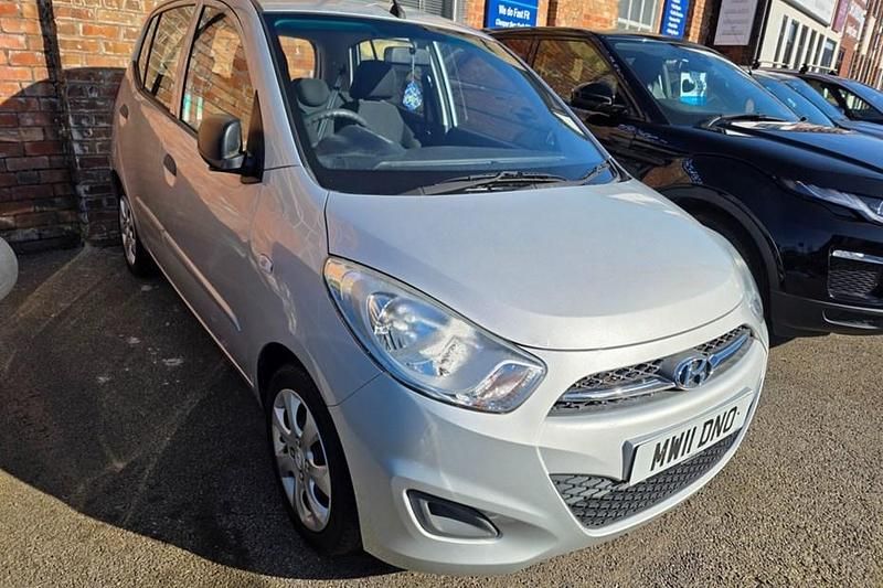 Used Hyundai i10 Classic 85 HP (62 kW) 2011 Silver Hatchback