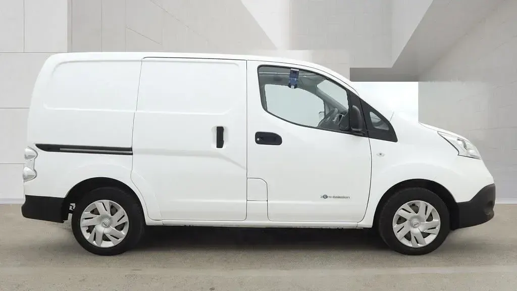 Used Nissan e-NV200 Acenta 80 kW (109 HP) 2020 White MPV