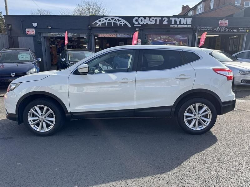 Used Nissan Qashqai Acenta Premium 2014 White SUV