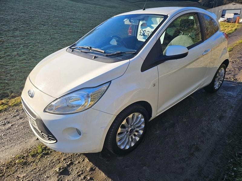 Used Ford Ka Zetec 69 HP (50 kW) 2015 White Hatchback