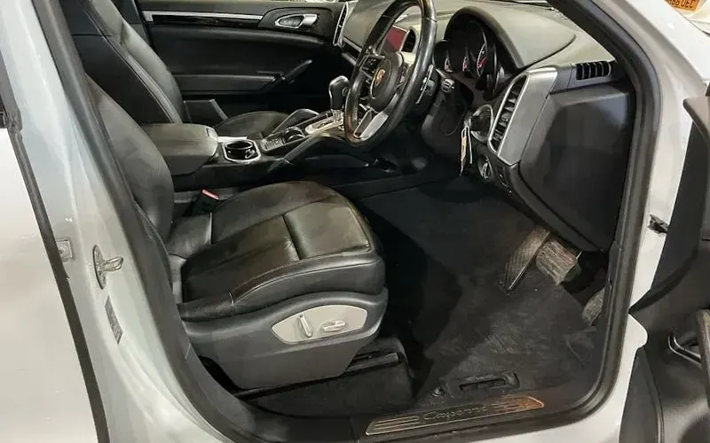 Used Porsche Cayenne 262 HP (192 kW) 2016 White SUV