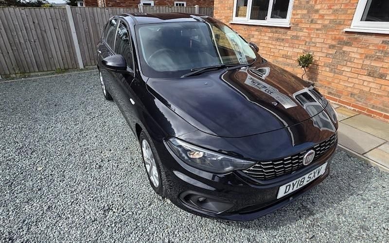 Used Fiat Tipo Easy Plus 120 HP (88 kW) 2018 Black Hatchback
