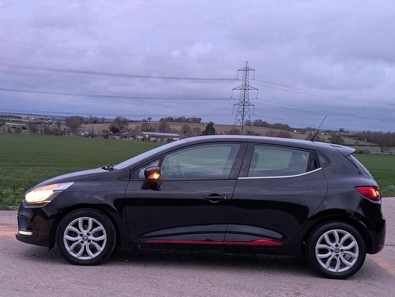 Used Renault Clio IV Dynamique 75 HP (55 kW) 2017 Black Hatchback
