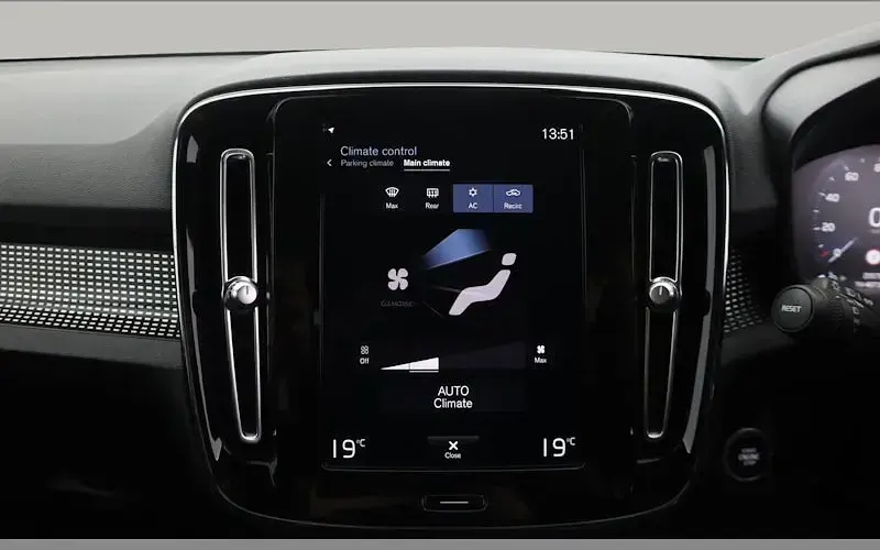 Used Volvo XC40 R-Design 163 HP (119 kW) 2021 Silver SUV