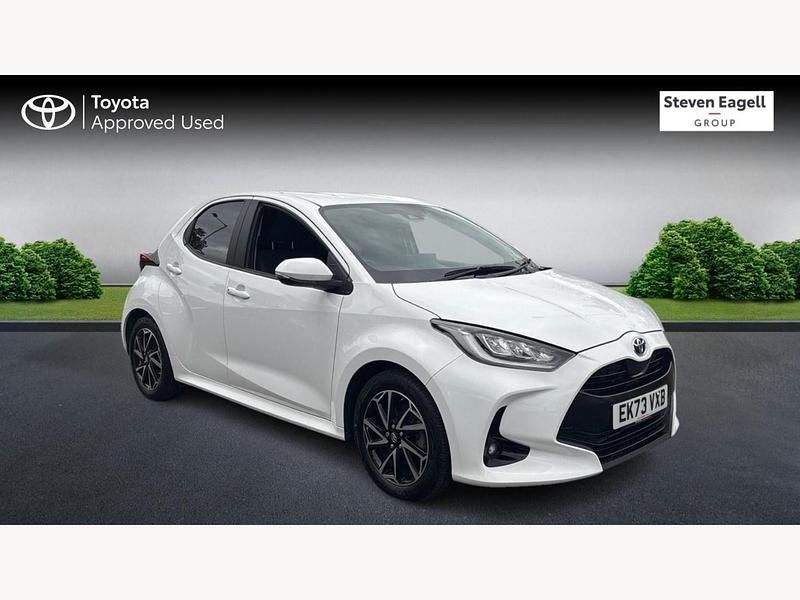 White Used 2023 Toyota Yaris Hybrid Design Hatchback | £18,539 (Fair price) - Image 1/3