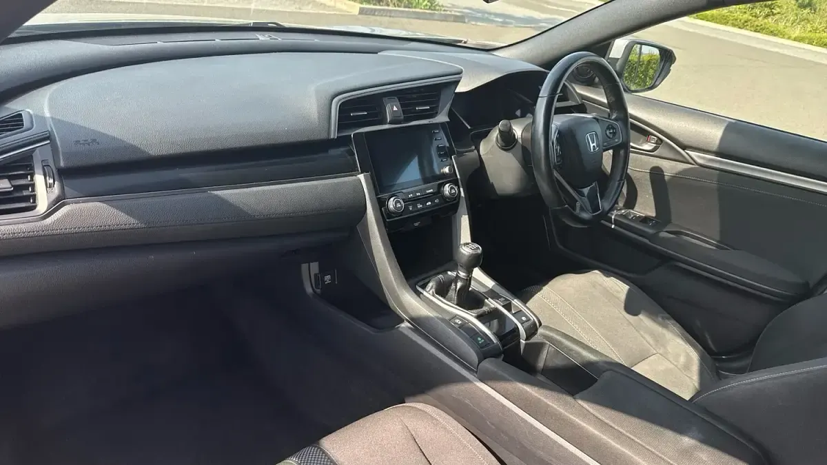 Used Honda Civic Sport 182 HP (133 kW) 2020 Silver Hatchback