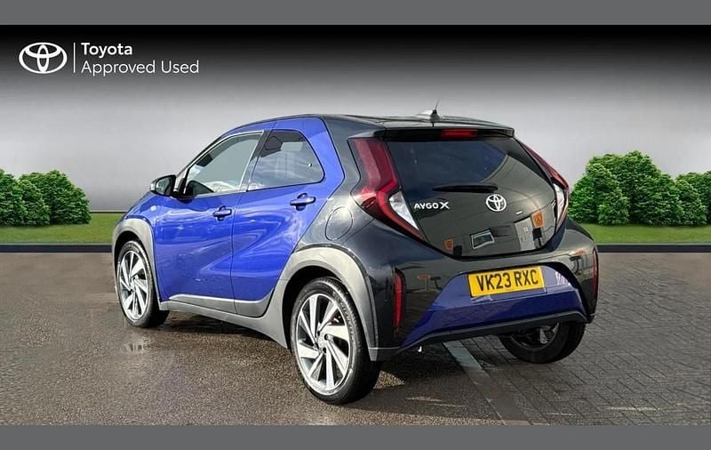 Used Toyota Aygo X 72 HP (52 kW) 2023 Juniper blue bitone SUV