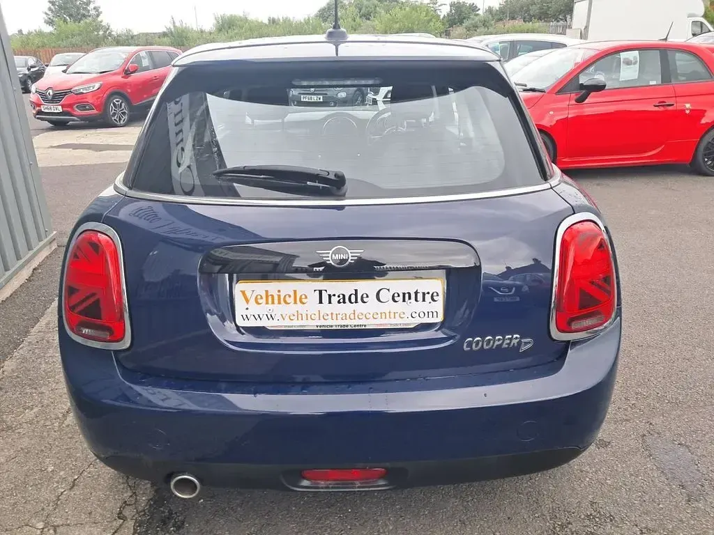 Used Mini Cooper D Hatch 116 HP (85 kW) 2018 Blue Hatchback