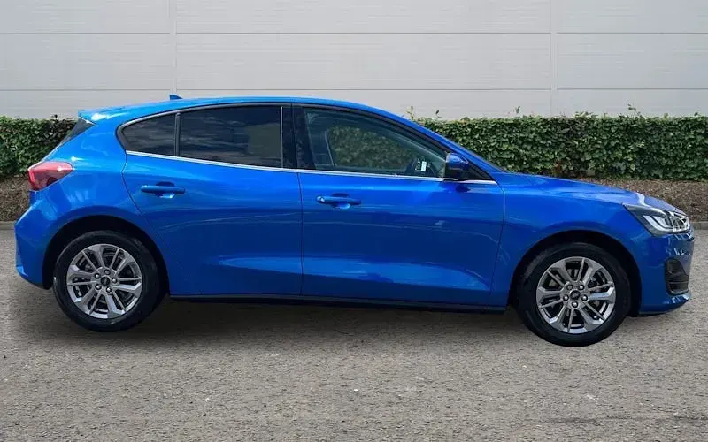 Used Ford Focus Titanium 125 HP (91 kW) 2023 Blue Hatchback