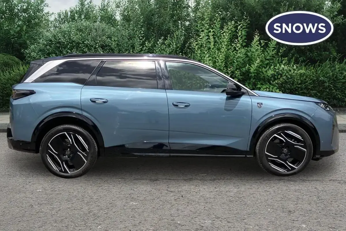 Used Peugeot 5008 GT 156 kW (213 HP) 2024 Blue SUV