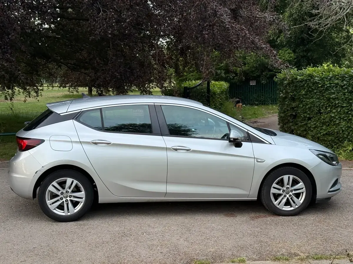 Used Vauxhall Astra 110 HP (80 kW) 2016 Silver Hatchback