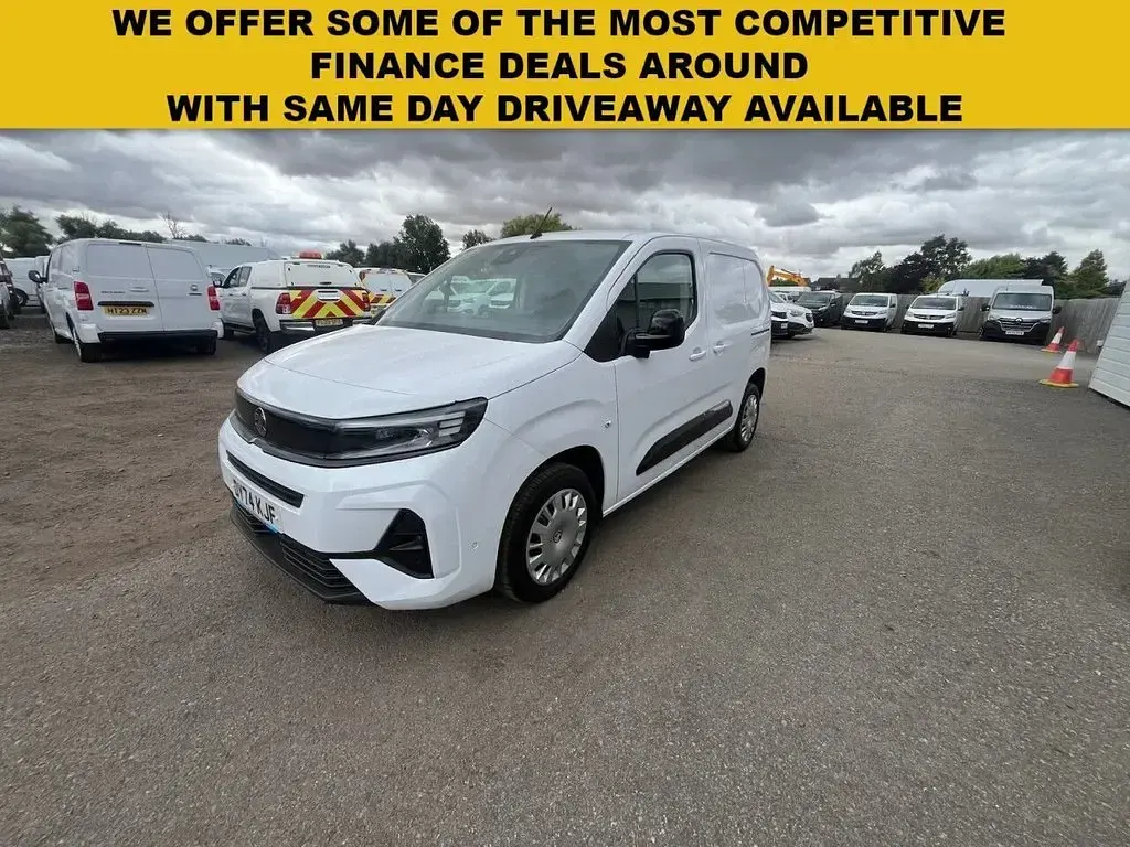 Used Vauxhall Combo 130 HP (95 kW) 2024 White MPV
