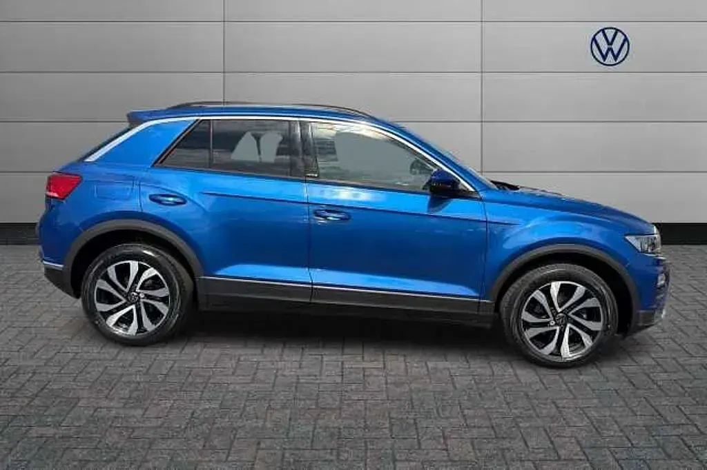 Usado VW T-Roc Active 110 HP (80 kW) 2021 Azul SUV